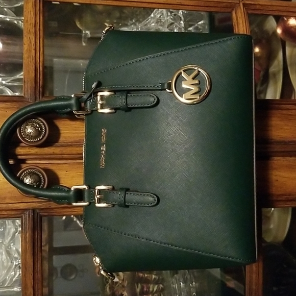 Michael kors small hand bag. Green with gold hardware - Picture 11 of 12